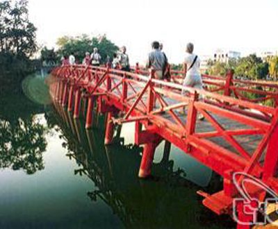 Foreign arrivals in Hanoi shoot up by 20 percent